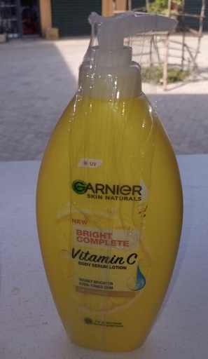 Garnier Bright Complete Vit C Body Serum Lotion 400ml